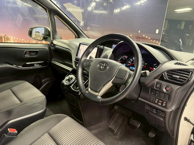 ノア Si (禁煙車)(後期型)(両側パワスラ)(フリップダウン)(アルパインナビ)(バックカメラ)(クルーズコントロール)(ビルトインETC)(LEDヘッド)(アイドリングストップ)(純正16インチAW)(53枚目)