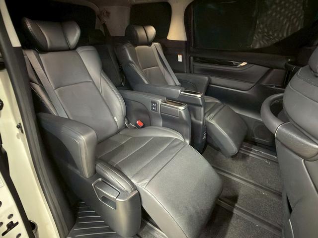 アルファード 2.5S Cパッケージ (禁煙車)(サンルーフ)(黒本革シート)(JBLサウンド)(純正フリップダウン)(両側パワスラ)(純正SDナビ)(全周囲カメラ)(レーダークルーズ)(パワーシート)(シートヒーター)(純正18AW)(26枚目)