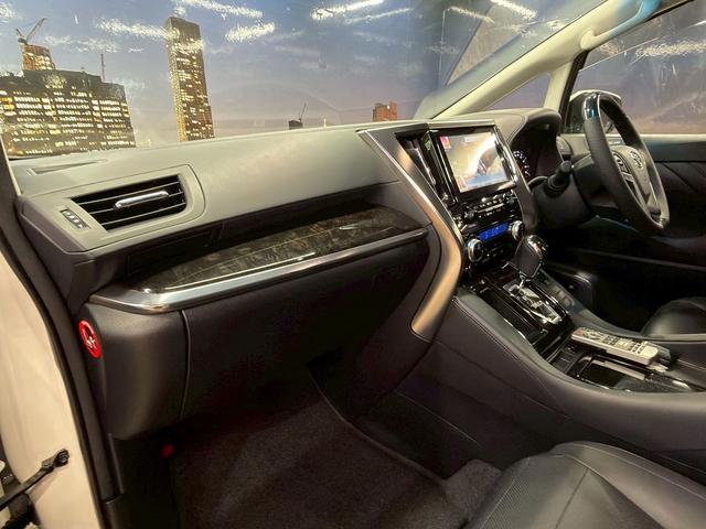 アルファード 2.5S Cパッケージ (禁煙車)(サンルーフ)(黒本革シート)(JBLサウンド)(純正フリップダウン)(両側パワスラ)(純正SDナビ)(全周囲カメラ)(レーダークルーズ)(パワーシート)(シートヒーター)(純正18AW)(78枚目)