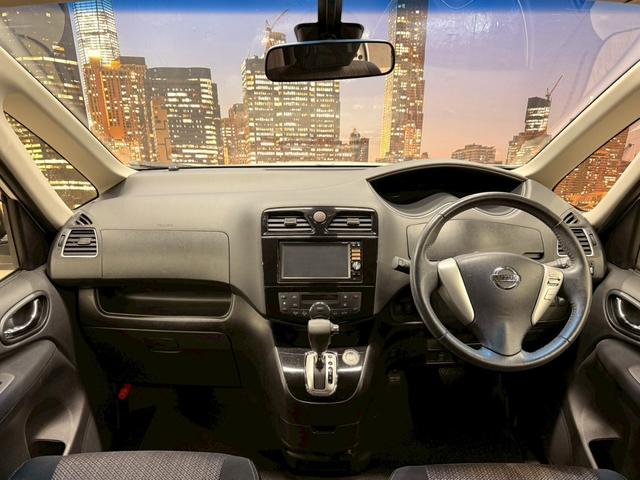 セレナ ハイウェイスター S-ハイブリッド (禁煙車)(後期型)(フリップダウンモニター)(両側パワースライドドア)(純正SDナビ)(クルーズコントロール)(バックカメラ)(アイドリングストップ)(ウォークスル)(ETC)(純正16インチAW)(5枚目)