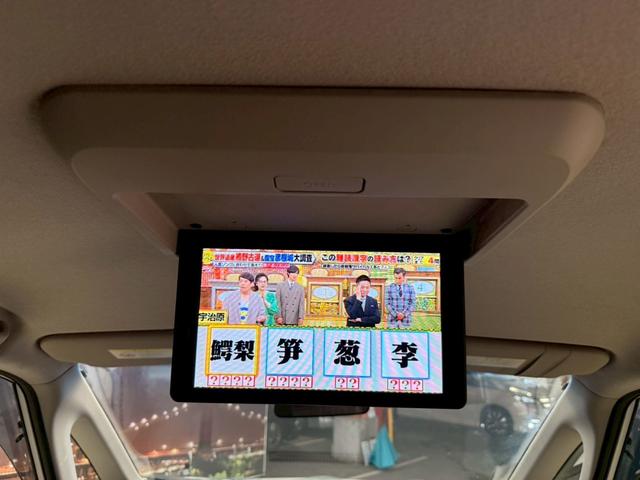 セレナ ハイウェイスター S-ハイブリッド (禁煙車)(後期型)(フリップダウンモニター)(両側パワースライドドア)(純正SDナビ)(クルーズコントロール)(バックカメラ)(アイドリングストップ)(ウォークスル)(ETC)(純正16インチAW)(8枚目)