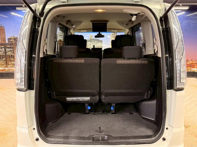 セレナ ハイウェイスター S-ハイブリッド (禁煙車)(後期型)(フリップダウンモニター)(両側パワースライドドア)(純正SDナビ)(クルーズコントロール)(バックカメラ)(アイドリングストップ)(ウォークスル)(ETC)(純正16インチAW)(16枚目)