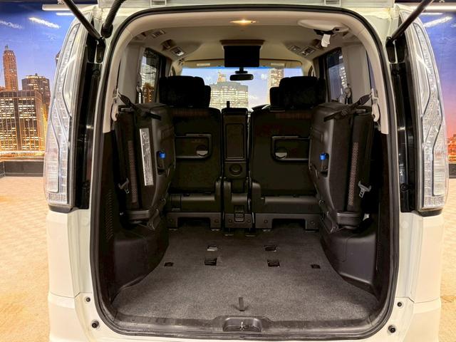 セレナ ハイウェイスター S-ハイブリッド (禁煙車)(後期型)(フリップダウンモニター)(両側パワースライドドア)(純正SDナビ)(クルーズコントロール)(バックカメラ)(アイドリングストップ)(ウォークスル)(ETC)(純正16インチAW)(17枚目)