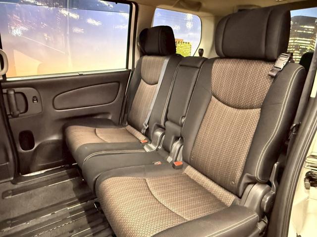 セレナ ハイウェイスター S-ハイブリッド (禁煙車)(後期型)(フリップダウンモニター)(両側パワースライドドア)(純正SDナビ)(クルーズコントロール)(バックカメラ)(アイドリングストップ)(ウォークスル)(ETC)(純正16インチAW)(32枚目)