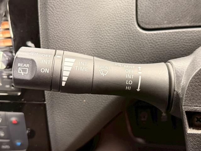 セレナ ハイウェイスター S-ハイブリッド (禁煙車)(後期型)(フリップダウンモニター)(両側パワースライドドア)(純正SDナビ)(クルーズコントロール)(バックカメラ)(アイドリングストップ)(ウォークスル)(ETC)(純正16インチAW)(37枚目)