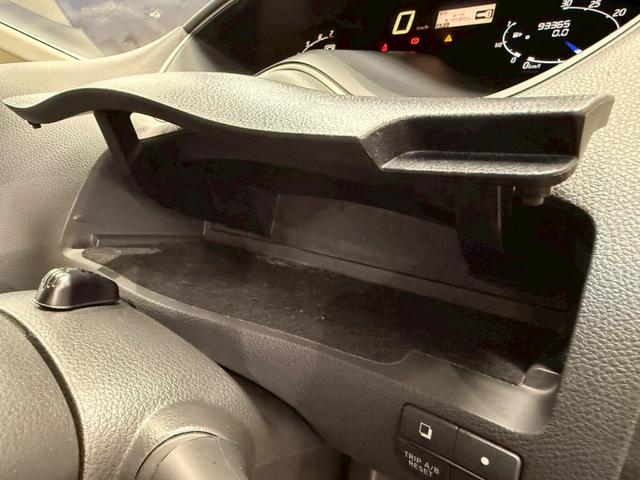 セレナ ハイウェイスター S-ハイブリッド (禁煙車)(後期型)(フリップダウンモニター)(両側パワースライドドア)(純正SDナビ)(クルーズコントロール)(バックカメラ)(アイドリングストップ)(ウォークスル)(ETC)(純正16インチAW)(38枚目)