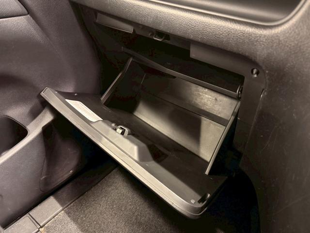 セレナ ハイウェイスター S-ハイブリッド (禁煙車)(後期型)(フリップダウンモニター)(両側パワースライドドア)(純正SDナビ)(クルーズコントロール)(バックカメラ)(アイドリングストップ)(ウォークスル)(ETC)(純正16インチAW)(51枚目)