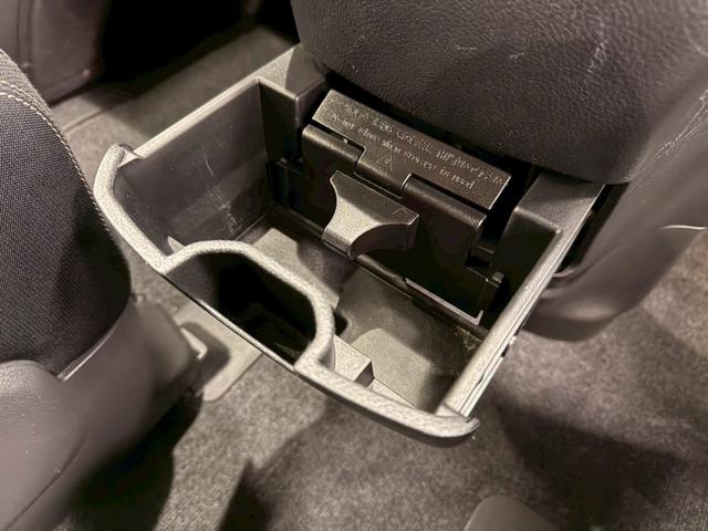 セレナ ハイウェイスター S-ハイブリッド (禁煙車)(後期型)(フリップダウンモニター)(両側パワースライドドア)(純正SDナビ)(クルーズコントロール)(バックカメラ)(アイドリングストップ)(ウォークスル)(ETC)(純正16インチAW)(61枚目)