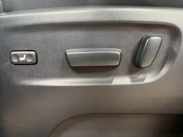 アルファード ２．５Ｓ　Ｃパッケージ　（禁煙車）（後期型）（黒本革シート）（純正ナビ）（後席モニター）（両側パワースライドドア）（シートヒーター＆クーラー）（パワーシート）（シートメモリ）（ウォークスルー）（ＥＴＣ）（純正１８インチＡＷ）（15枚目）