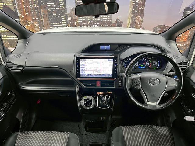 ヴォクシー ハイブリッドＺＳ　トヨタセーフティセンス（禁煙車）（後期型）（フリップダウンモニター）（社外ＳＤナビ）（クルーズコントロール）（シートヒーター）（バックカメラ）（オートマチックハイビーム）（純正１６インチＡＷ）（5枚目）