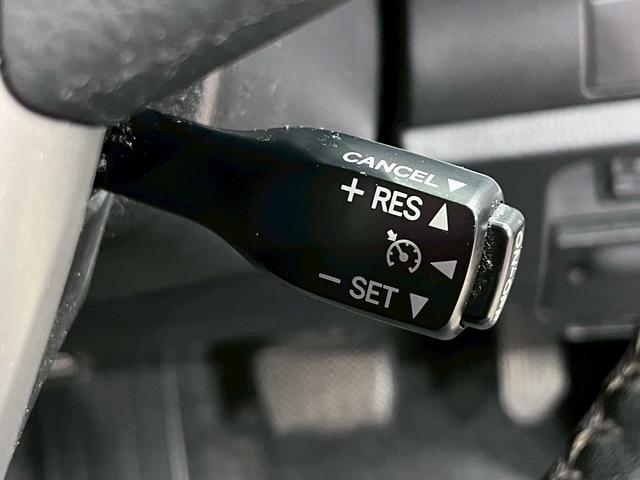 ヴォクシー ハイブリッドＺＳ　トヨタセーフティセンス（禁煙車）（後期型）（フリップダウンモニター）（社外ＳＤナビ）（クルーズコントロール）（シートヒーター）（バックカメラ）（オートマチックハイビーム）（純正１６インチＡＷ）（11枚目）