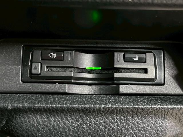 ヴォクシー ハイブリッドＺＳ　トヨタセーフティセンス（禁煙車）（後期型）（フリップダウンモニター）（社外ＳＤナビ）（クルーズコントロール）（シートヒーター）（バックカメラ）（オートマチックハイビーム）（純正１６インチＡＷ）（13枚目）