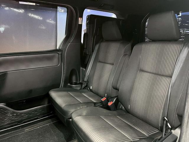 ヴォクシー ハイブリッドＺＳ　トヨタセーフティセンス（禁煙車）（後期型）（フリップダウンモニター）（社外ＳＤナビ）（クルーズコントロール）（シートヒーター）（バックカメラ）（オートマチックハイビーム）（純正１６インチＡＷ）（30枚目）