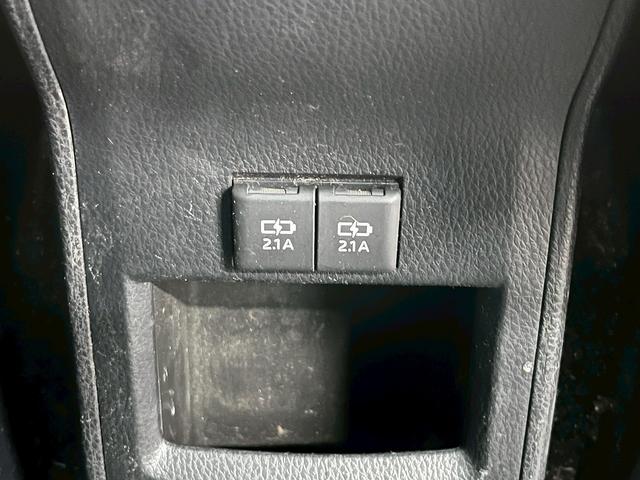 ヴォクシー ハイブリッドＺＳ　トヨタセーフティセンス（禁煙車）（後期型）（フリップダウンモニター）（社外ＳＤナビ）（クルーズコントロール）（シートヒーター）（バックカメラ）（オートマチックハイビーム）（純正１６インチＡＷ）（32枚目）