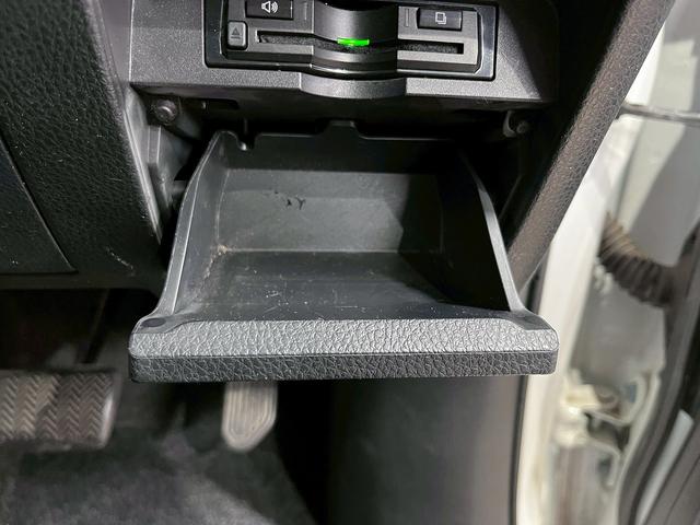 ヴォクシー ハイブリッドＺＳ　トヨタセーフティセンス（禁煙車）（後期型）（フリップダウンモニター）（社外ＳＤナビ）（クルーズコントロール）（シートヒーター）（バックカメラ）（オートマチックハイビーム）（純正１６インチＡＷ）（37枚目）