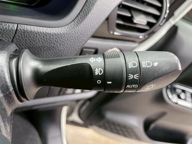 ヴォクシー ハイブリッドＺＳ　トヨタセーフティセンス（禁煙車）（後期型）（フリップダウンモニター）（社外ＳＤナビ）（クルーズコントロール）（シートヒーター）（バックカメラ）（オートマチックハイビーム）（純正１６インチＡＷ）（47枚目）