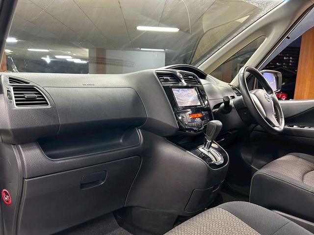 セレナ ハイウェイスター S-ハイブリッド (禁煙車)(後期型)(両側パワースライド)(SDナビ)(バックカメラ)(クルーズコントロール)(レーンアシスト)(ETC)(アイドリングストップ)(HID)(プッシュ&スマートキー)(純正16AW)(28枚目)