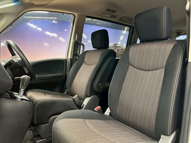 セレナ ハイウェイスター S-ハイブリッド (禁煙車)(後期型)(両側パワースライド)(SDナビ)(バックカメラ)(クルーズコントロール)(レーンアシスト)(ETC)(アイドリングストップ)(HID)(プッシュ&スマートキー)(純正16AW)(32枚目)