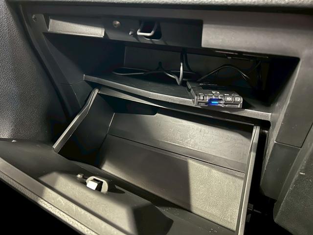 セレナ ハイウェイスター S-ハイブリッド (禁煙車)(後期型)(両側パワースライド)(SDナビ)(バックカメラ)(クルーズコントロール)(レーンアシスト)(ETC)(アイドリングストップ)(HID)(プッシュ&スマートキー)(純正16AW)(34枚目)