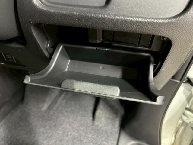 セレナ ハイウェイスター S-ハイブリッド (禁煙車)(後期型)(両側パワースライド)(SDナビ)(バックカメラ)(クルーズコントロール)(レーンアシスト)(ETC)(アイドリングストップ)(HID)(プッシュ&スマートキー)(純正16AW)(41枚目)