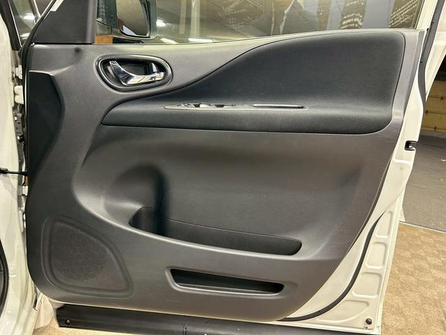 セレナ ハイウェイスター S-ハイブリッド (禁煙車)(後期型)(両側パワースライド)(SDナビ)(バックカメラ)(クルーズコントロール)(レーンアシスト)(ETC)(アイドリングストップ)(HID)(プッシュ&スマートキー)(純正16AW)(47枚目)