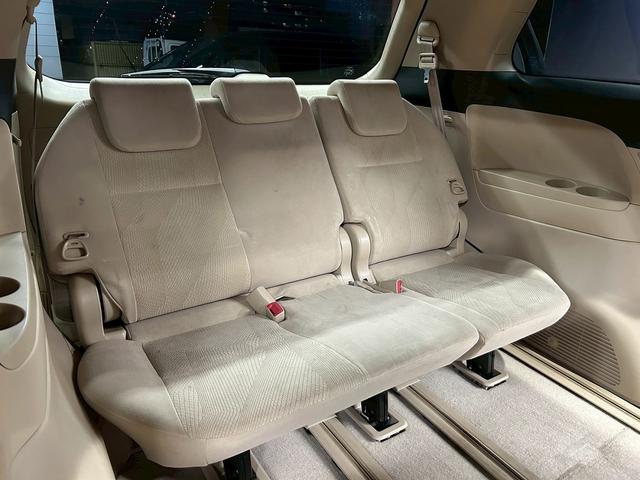 【３列シート】３列目シートはもちろん状態良好☆大人でもゆったりと座って頂けますので、大人数でのお出かけもラクラクです♪ご家族で、気の知れた仲間で、ドライブに行くのが楽しみですね♪
