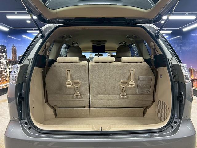 トランクスペースも充分な広さがございます。ゴルフバッグも収納可能です。