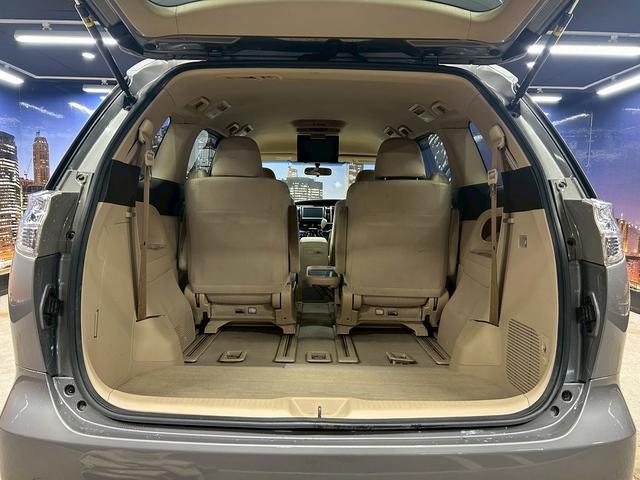 ラゲッジルームは、大容量のスペースを確保。リアシートを倒すことでバリエーション豊かに収納できます。