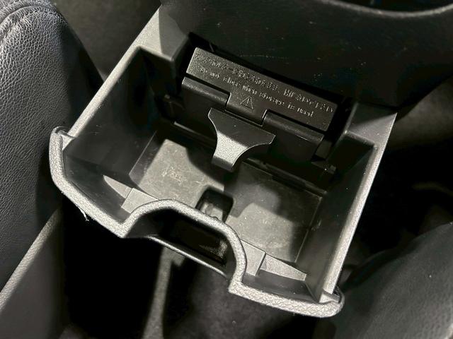 セレナ ハイウェイスター　Ｓ－ハイブリッド　（禁煙車）（８人乗り）（後期型）（両側パワースライドドア）（純正ＳＤナビ）（エマージェンシーブレーキ）（フルセグ（クルーズコントロール）（ＥＴＣ）（フォグライト）（ＬＥＤ）（純正１６インチＡＷ）（44枚目）