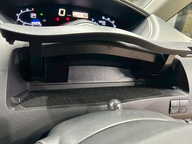 セレナ ハイウェイスター　Ｓ－ハイブリッド　（禁煙車）（８人乗り）（後期型）（両側パワースライドドア）（純正ＳＤナビ）（エマージェンシーブレーキ）（フルセグ（クルーズコントロール）（ＥＴＣ）（フォグライト）（ＬＥＤ）（純正１６インチＡＷ）（45枚目）