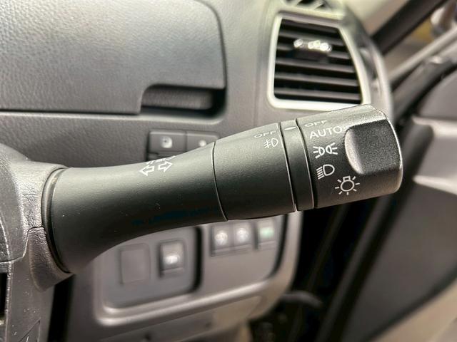 セレナ ハイウェイスター　Ｓ－ハイブリッド　（禁煙車）（８人乗り）（後期型）（両側パワースライドドア）（純正ＳＤナビ）（エマージェンシーブレーキ）（フルセグ（クルーズコントロール）（ＥＴＣ）（フォグライト）（ＬＥＤ）（純正１６インチＡＷ）（52枚目）