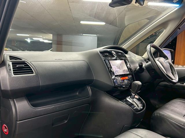 セレナ ハイウェイスター　Ｓ－ハイブリッド　（禁煙車）（８人乗り）（後期型）（両側パワースライドドア）（純正ＳＤナビ）（エマージェンシーブレーキ）（フルセグ（クルーズコントロール）（ＥＴＣ）（フォグライト）（ＬＥＤ）（純正１６インチＡＷ）（59枚目）