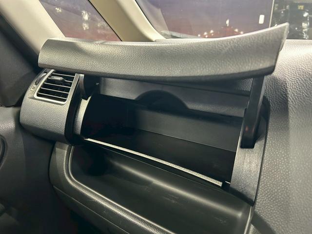 セレナ ハイウェイスター　Ｓ－ハイブリッド　（禁煙車）（８人乗り）（後期型）（両側パワースライドドア）（純正ＳＤナビ）（エマージェンシーブレーキ）（フルセグ（クルーズコントロール）（ＥＴＣ）（フォグライト）（ＬＥＤ）（純正１６インチＡＷ）（64枚目）