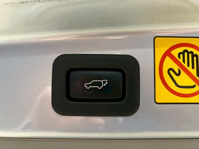 エスティマハイブリッド Ｇ　レザーパッケージ　（禁煙車）（７人乗り）（両側電動ドア）（フリップダウンモニター）（純正ＨＤＤナビ）（電動リアゲート）（シートヒーター）（パワーシート）（バックカメラ）（コーナーセンサー）（純正１７インチＡＷ）（10枚目）