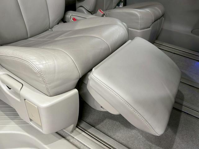 エスティマハイブリッド Ｇ　レザーパッケージ　（禁煙車）（７人乗り）（両側電動ドア）（フリップダウンモニター）（純正ＨＤＤナビ）（電動リアゲート）（シートヒーター）（パワーシート）（バックカメラ）（コーナーセンサー）（純正１７インチＡＷ）（14枚目）