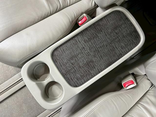 エスティマハイブリッド Ｇ　レザーパッケージ　（禁煙車）（７人乗り）（両側電動ドア）（フリップダウンモニター）（純正ＨＤＤナビ）（電動リアゲート）（シートヒーター）（パワーシート）（バックカメラ）（コーナーセンサー）（純正１７インチＡＷ）（38枚目）