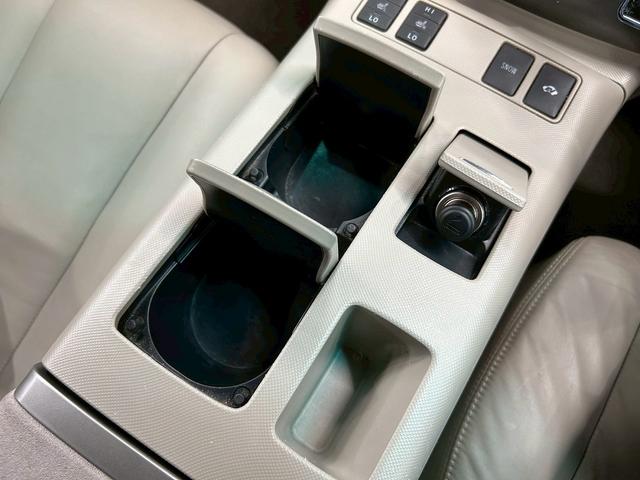 エスティマハイブリッド Ｇ　レザーパッケージ　（禁煙車）（７人乗り）（両側電動ドア）（フリップダウンモニター）（純正ＨＤＤナビ）（電動リアゲート）（シートヒーター）（パワーシート）（バックカメラ）（コーナーセンサー）（純正１７インチＡＷ）（41枚目）