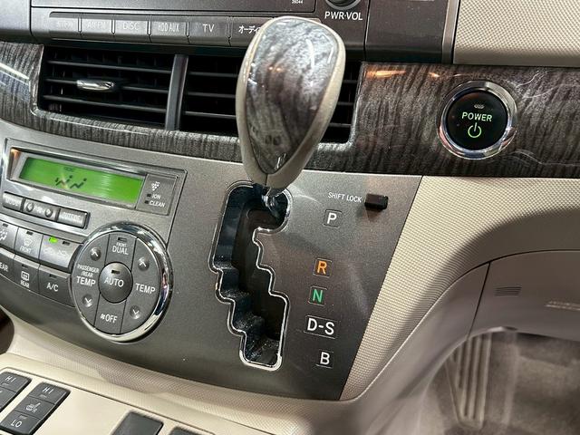 エスティマハイブリッド Ｇ　レザーパッケージ　（禁煙車）（７人乗り）（両側電動ドア）（フリップダウンモニター）（純正ＨＤＤナビ）（電動リアゲート）（シートヒーター）（パワーシート）（バックカメラ）（コーナーセンサー）（純正１７インチＡＷ）（47枚目）