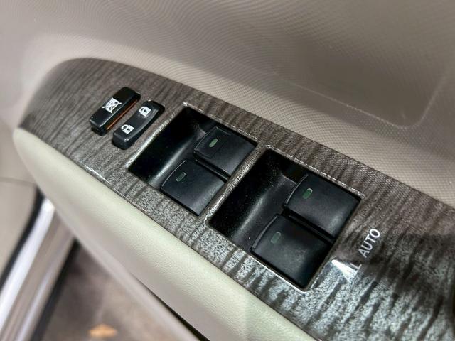 エスティマハイブリッド Ｇ　レザーパッケージ　（禁煙車）（７人乗り）（両側電動ドア）（フリップダウンモニター）（純正ＨＤＤナビ）（電動リアゲート）（シートヒーター）（パワーシート）（バックカメラ）（コーナーセンサー）（純正１７インチＡＷ）（52枚目）