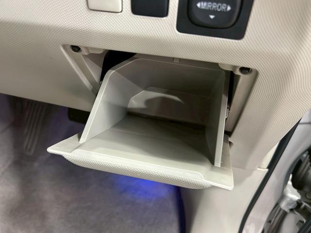 エスティマハイブリッド Ｇ　レザーパッケージ　（禁煙車）（７人乗り）（両側電動ドア）（フリップダウンモニター）（純正ＨＤＤナビ）（電動リアゲート）（シートヒーター）（パワーシート）（バックカメラ）（コーナーセンサー）（純正１７インチＡＷ）（53枚目）