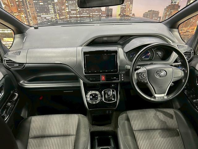 ヴォクシー ハイブリッドＺＳ　煌　（禁煙車）（後期型）（パワースライドドア）（純正ナビ）（ビルトインＥＴＣ）（クルーズコントロール）（シートヒーター）（両側スライドドア）（ウォークスルー）（ＬＥＤヘッドライト）（純正１６インチＡＷ）（5枚目）