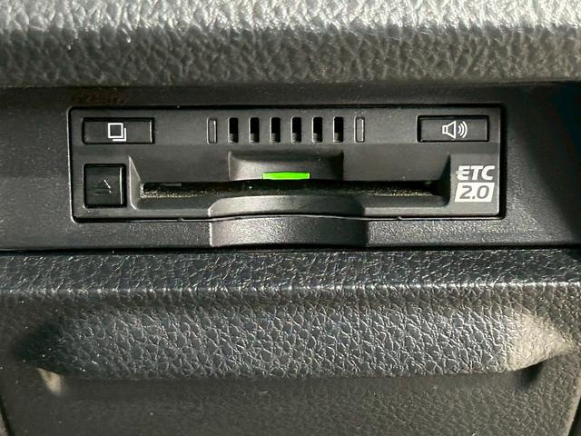 ヴォクシー ハイブリッドＺＳ　煌　（禁煙車）（後期型）（パワースライドドア）（純正ナビ）（ビルトインＥＴＣ）（クルーズコントロール）（シートヒーター）（両側スライドドア）（ウォークスルー）（ＬＥＤヘッドライト）（純正１６インチＡＷ）（7枚目）