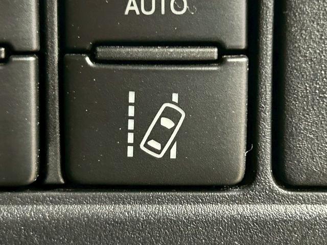 ヴォクシー ハイブリッドＺＳ　煌　（禁煙車）（後期型）（パワースライドドア）（純正ナビ）（ビルトインＥＴＣ）（クルーズコントロール）（シートヒーター）（両側スライドドア）（ウォークスルー）（ＬＥＤヘッドライト）（純正１６インチＡＷ）（11枚目）