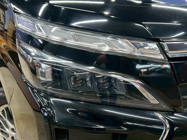 ヴォクシー ハイブリッドＺＳ　煌　（禁煙車）（後期型）（パワースライドドア）（純正ナビ）（ビルトインＥＴＣ）（クルーズコントロール）（シートヒーター）（両側スライドドア）（ウォークスルー）（ＬＥＤヘッドライト）（純正１６インチＡＷ）（15枚目）