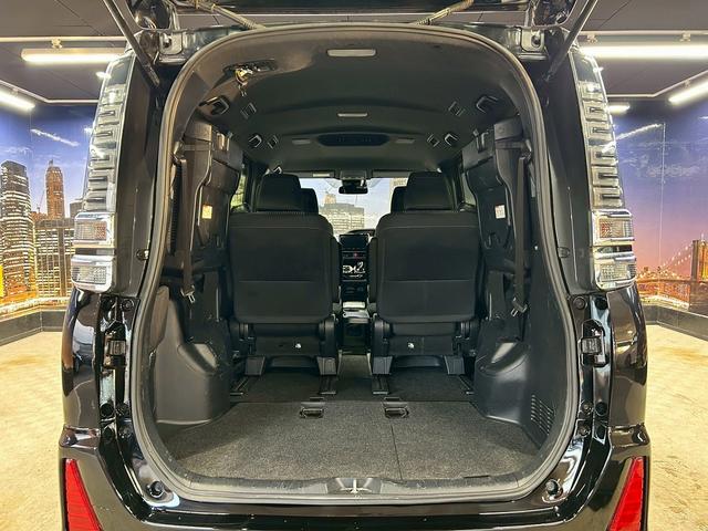 ヴォクシー ハイブリッドＺＳ　煌　（禁煙車）（後期型）（パワースライドドア）（純正ナビ）（ビルトインＥＴＣ）（クルーズコントロール）（シートヒーター）（両側スライドドア）（ウォークスルー）（ＬＥＤヘッドライト）（純正１６インチＡＷ）（20枚目）