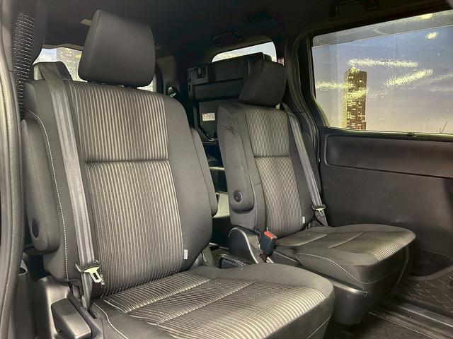 ヴォクシー ハイブリッドＺＳ　煌　（禁煙車）（後期型）（パワースライドドア）（純正ナビ）（ビルトインＥＴＣ）（クルーズコントロール）（シートヒーター）（両側スライドドア）（ウォークスルー）（ＬＥＤヘッドライト）（純正１６インチＡＷ）（22枚目）
