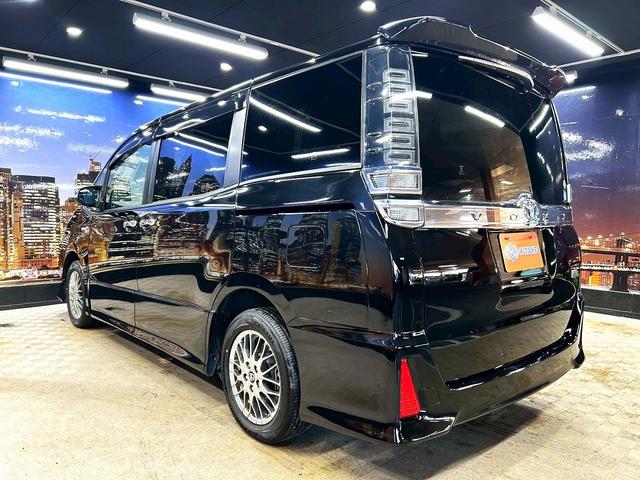 ヴォクシー ハイブリッドＺＳ　煌　（禁煙車）（後期型）（パワースライドドア）（純正ナビ）（ビルトインＥＴＣ）（クルーズコントロール）（シートヒーター）（両側スライドドア）（ウォークスルー）（ＬＥＤヘッドライト）（純正１６インチＡＷ）（27枚目）