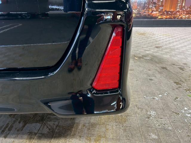 ヴォクシー ハイブリッドＺＳ　煌　（禁煙車）（後期型）（パワースライドドア）（純正ナビ）（ビルトインＥＴＣ）（クルーズコントロール）（シートヒーター）（両側スライドドア）（ウォークスルー）（ＬＥＤヘッドライト）（純正１６インチＡＷ）（30枚目）