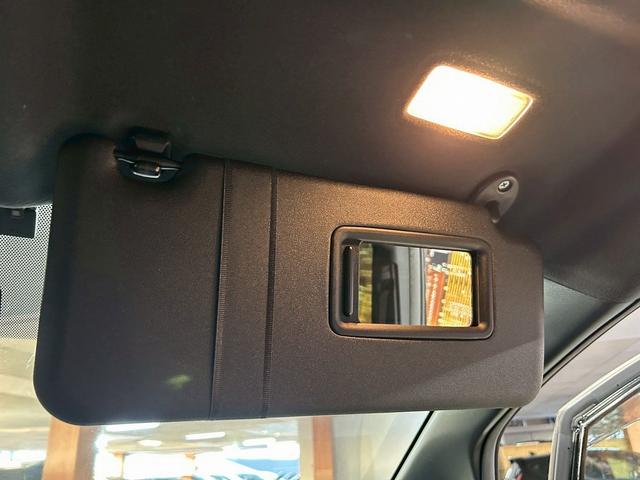 ヴォクシー ハイブリッドＺＳ　煌　（禁煙車）（後期型）（パワースライドドア）（純正ナビ）（ビルトインＥＴＣ）（クルーズコントロール）（シートヒーター）（両側スライドドア）（ウォークスルー）（ＬＥＤヘッドライト）（純正１６インチＡＷ）（31枚目）