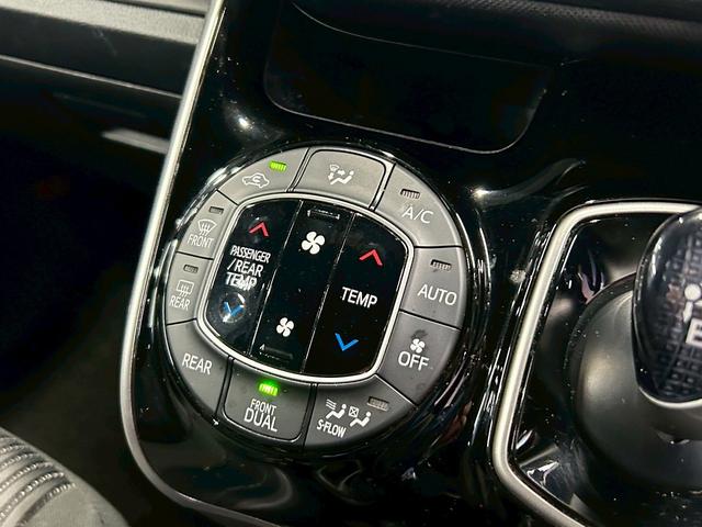 ヴォクシー ハイブリッドＺＳ　煌　（禁煙車）（後期型）（パワースライドドア）（純正ナビ）（ビルトインＥＴＣ）（クルーズコントロール）（シートヒーター）（両側スライドドア）（ウォークスルー）（ＬＥＤヘッドライト）（純正１６インチＡＷ）（37枚目）